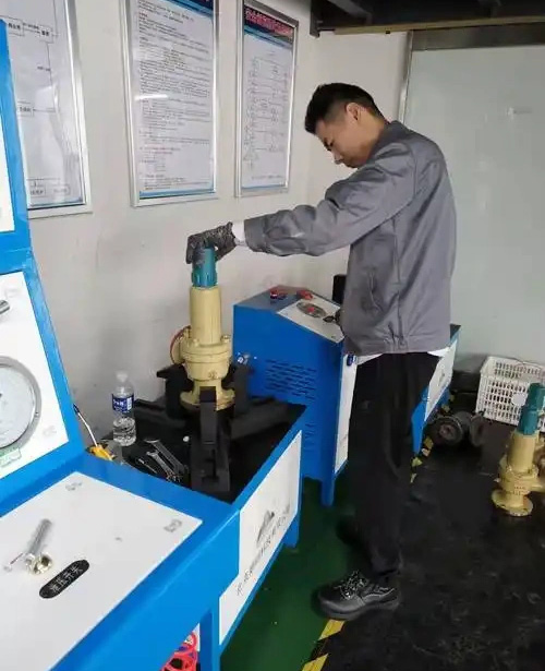 Quality-inspection-of-stainless-steel-ball-valve_